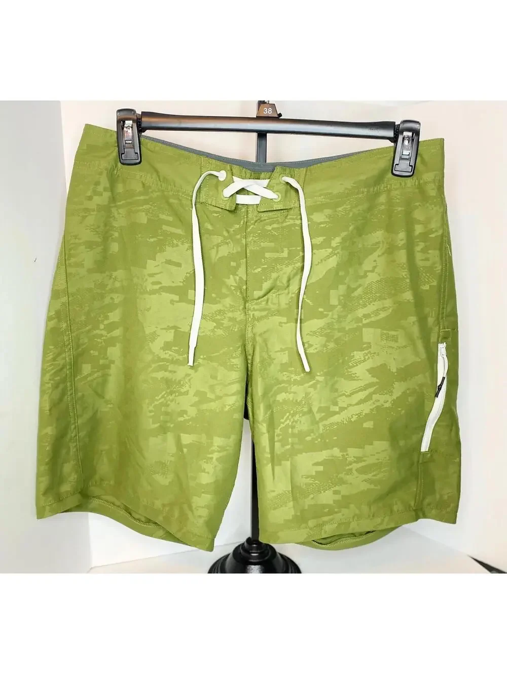 Under Armour Mens Swim Trunks Shorts size 34 Green Camo Lace Up Zipper Pocket